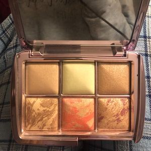 Hourglass Cosmetics Highlighting Palette.